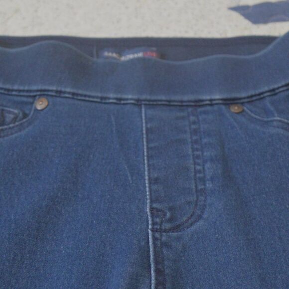 2/$10 Isaac Mizrahi Size 2 Pull-on Jeans MUST BUNDLE FOR THIS PRICE - Picture 7 of 7